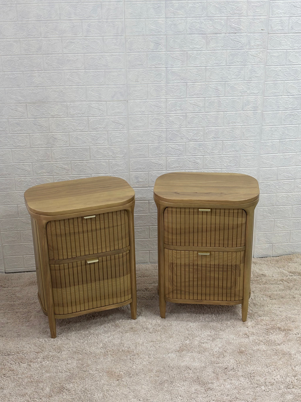 Приліжкова тумба Kleo