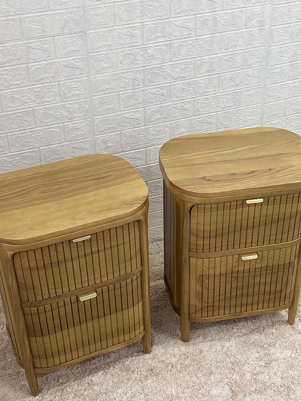 Приліжкова тумба Kleo