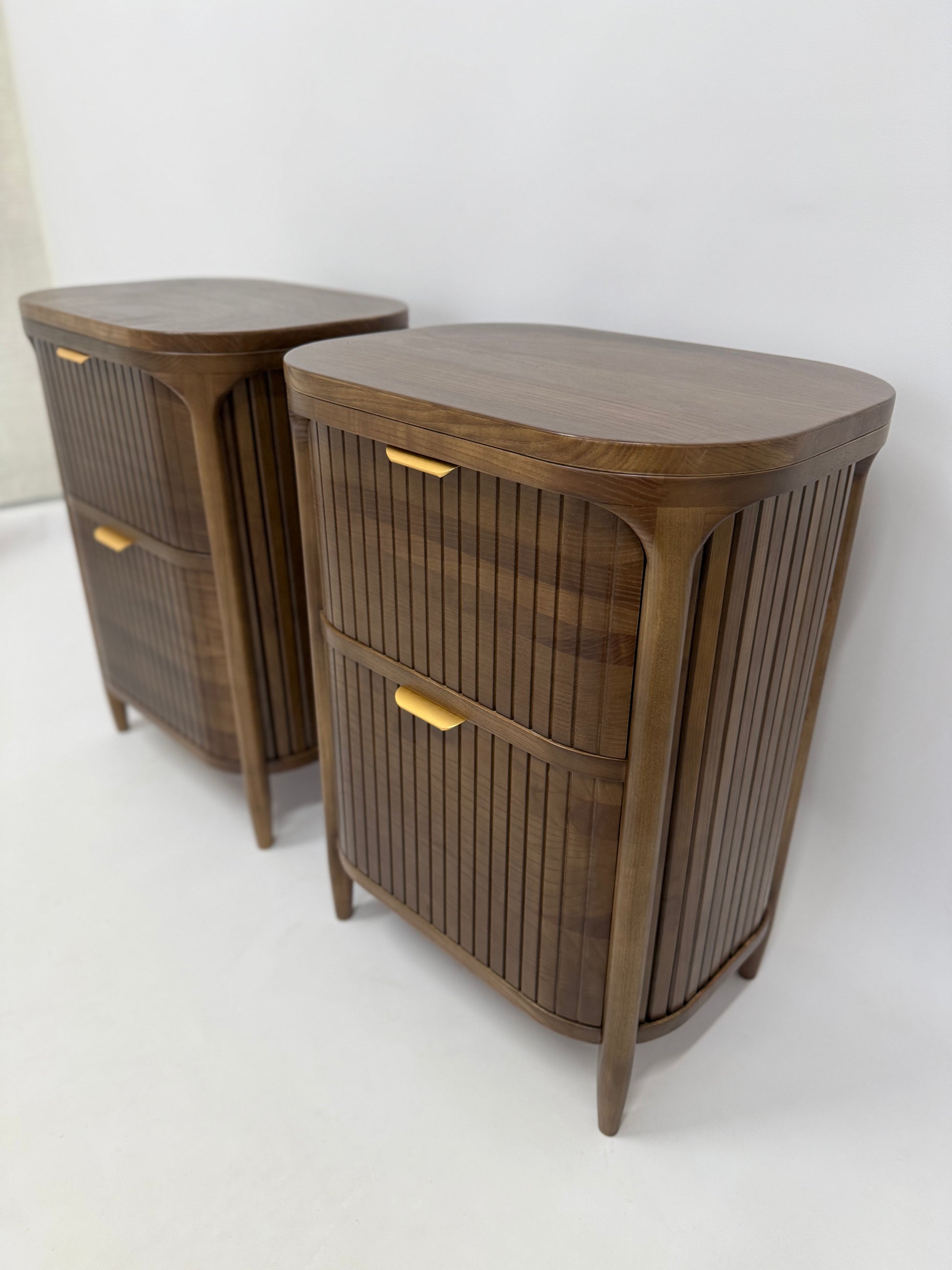 Приліжкова тумба Kleo